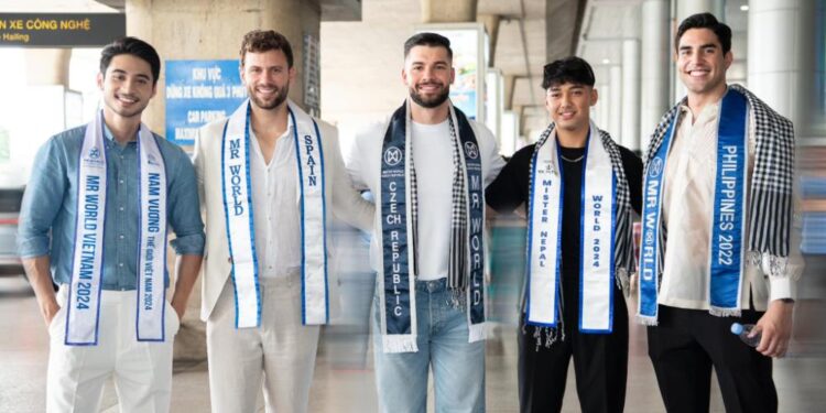 Nam vương Tuấn Ngọc chơi nhạc cụ dân tộc trong video giới thiệu bản thân tại Mr World 2024