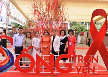 Hoa hậu Bùi Quỳnh Hoa, á hậu Hạnh Nguyên, Quỳnh Anh chung tay vì người sống chung với HIV/AIDS