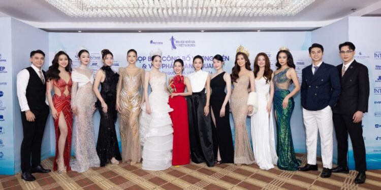 Vương miện Hoa hậu Quốc gia Việt Nam đính 1.079 viên đá quý, 54 viên ngọc trai