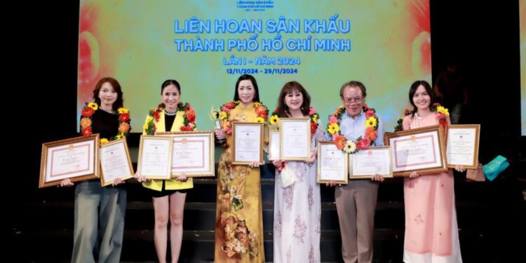 “Ngày Ấy Cổng Trời” của NSND Trịnh Kim Chi thắng lớn tại Liên hoan Sân khấu TP.HCM năm 2024