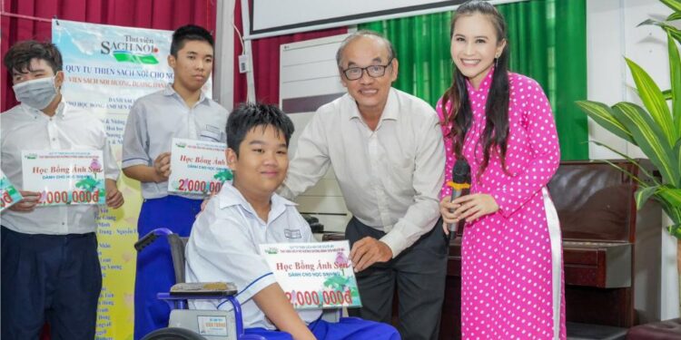 Niềm Hy Vọng Mới Từ Học Bổng Ánh Sen Dành Cho Học Sinh Khiếm Thị