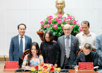  Nguyễn Như Thủy Tiên Đại diện Hiệp Hội Sầu Riêng tham dự ký thỏa thuận hợp tác