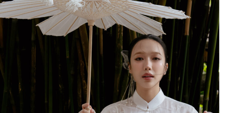 Vừa tinh nghịch trong Quăng Hết Đi, Diệu Nhi “bật chế độ” nàng thơ trước thềm năm mới 