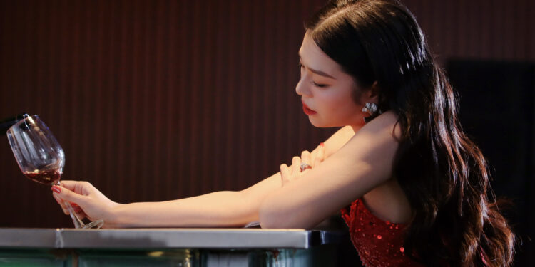 Chủ nhân hit “Còn anh em bỏ cho ai” trở lại với ballad