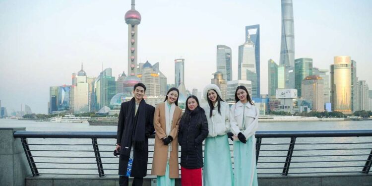 CEO Phạm Kim Dung đưa dàn hoa hậu, á hậu, nam vương đến 3 quốc gia