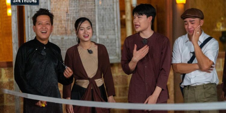 Lâm Vỹ Dạ hành động “phản cảm” bị Trường Giang nhắc nhở 