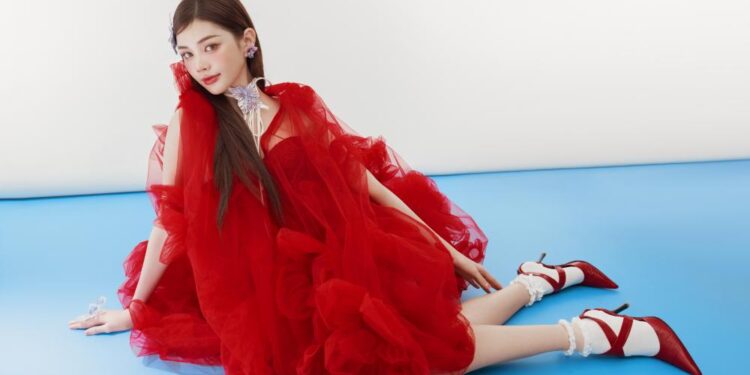 Nữ thần chuyển giới Đan Tiên debut làm ca sĩ