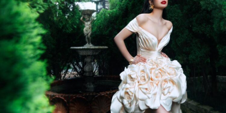 Á hậu Ánh Vương ngất xỉu khi chụp hình giữa trời nắng gắt