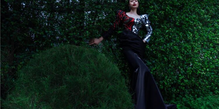 Á hậu Ánh Vương hóa ‘nữ hoàng cô độc’ đầy ma mị