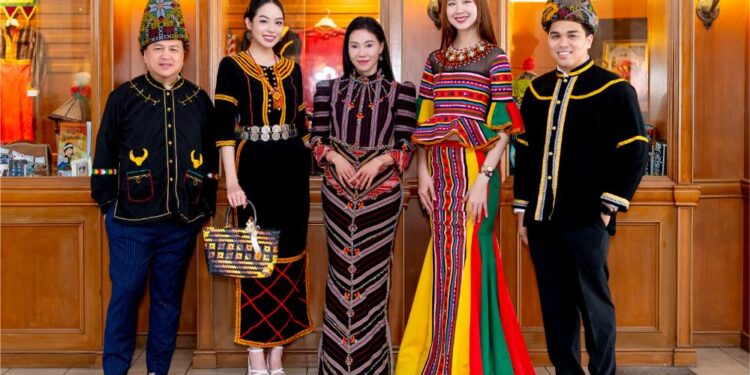 CEO Phạm Kim Dung cùng 2 Thanh Thuỷ, Bảo Ngọc diện áo dài truyền thống dự sự kiện tại Malaysia