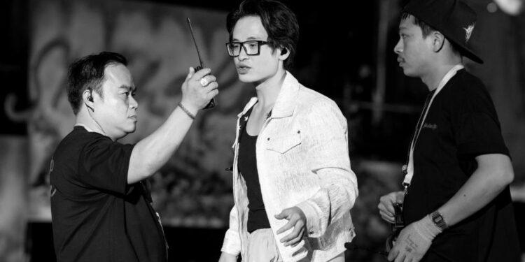 Hà Anh Tuấn miệt mài tổng duyệt cho 2 đêm concert hoành tráng tại TP.HCM