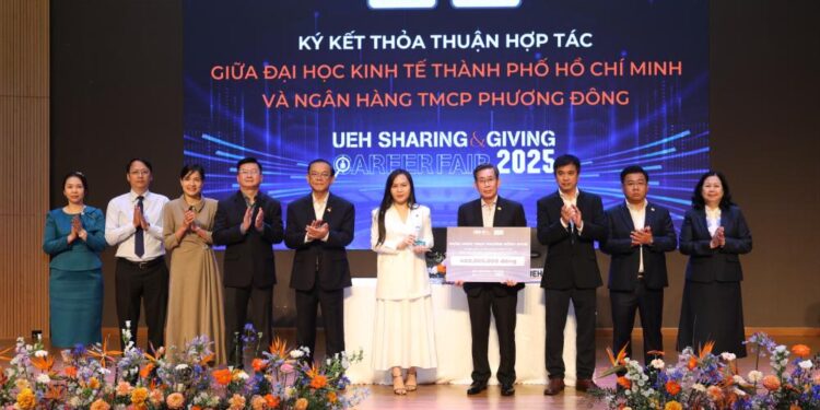 UEH SHARING & GIVING – CAREER FAIR 2025: Hơn 7,5 tỷ đồng đóng góp cho thế hệ tương lai, kết nối hơn 5000 cơ hội việc làm