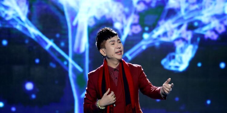 Ca sĩ Long Nhật tiết lộ kén chọn sô để dành thời gian cho gia đình   