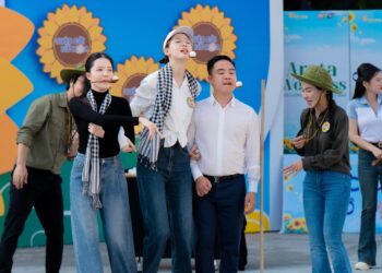 CEO Phạm Kim Dung, đạo diễn Hoàng Nhật Nam trao hơn 400 triệu đồng cho hoàn cảnh khó khăn