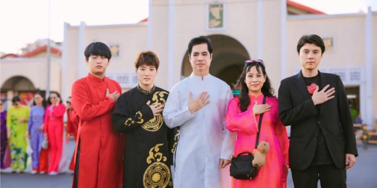 Bịt mắt đánh bóng bàn, Ngọc Sơn khiến Nhà vô địch Satoshi Aida ngỡ ngàng