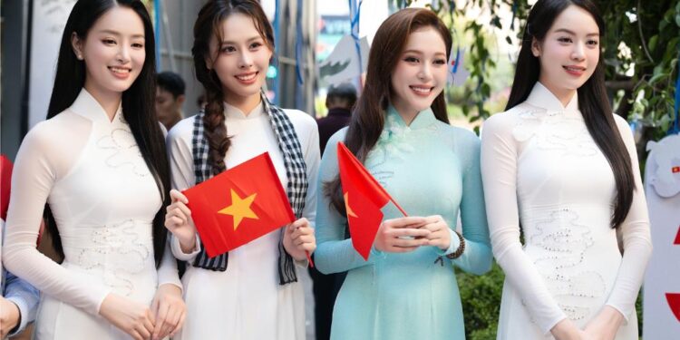 Thanh Thủy, Bùi Khánh Linh, Kiều Duy, Ngọc Hằng tặng cờ Việt Nam đến du khách quốc tế