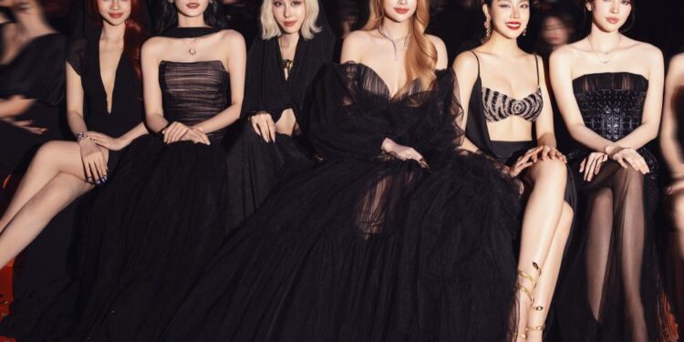 Top 3 Miss World Vietnam 2019 hội ngộ trong show thời trang của NTK Lê Thanh Hoà