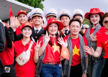 Hoa hậu Hoàng Thanh Nga, Lâm Khánh Chi hòa chung niềm tự hào cùng các chiến sĩ tại Quân đoàn 34