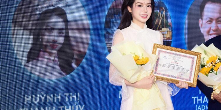    Hoa hậu Thanh Thuỷ được vinh danh “Pretty Lady Of The Year” tại Men&life Awards 2024