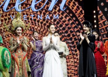 Nguyễn Cao Minh Anh giành chiến thắng Best National Costume của Miss International Queen Vietnam 2025
