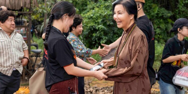 Huyền thoại Kiều Chinh tái ngộ màn ảnh trong bộ phim ” Chrysalis – Chiếc Kén “