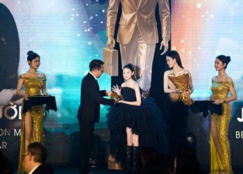 Chinh phục hơn 30 sàn diễn trong nước và quốc tế, JiJi Cát Tường được xướng tên “Mẫu nhí xuất sắc nhất năm”