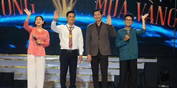 Anh Đậu Thanh Tùng sáng tạo thành công nghệ thuật dừa bonsai