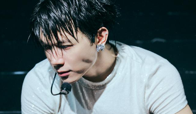 Anh Tú Atus: Hành trình khẳng định phong cách thời trang qua 6 đêm Anh Trai “Say Hi” concert