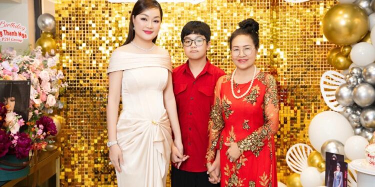 Hoa hậu Hoàng Thanh Nga hạnh phúc khi đón sinh nhật tại nhà riêng mới tậu