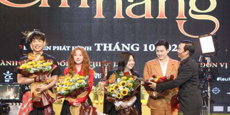 Sự kiện công bố phim Chị Ngã Em Nâng gây sốt với sự xuất hiện của cặp đôi nổi tiếng Thái Lan: Moslhong, Banky