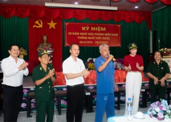 Lý Nhã Kỳ tri ân cựu chiến binh Long Đất dịp đại lễ 30/ 4