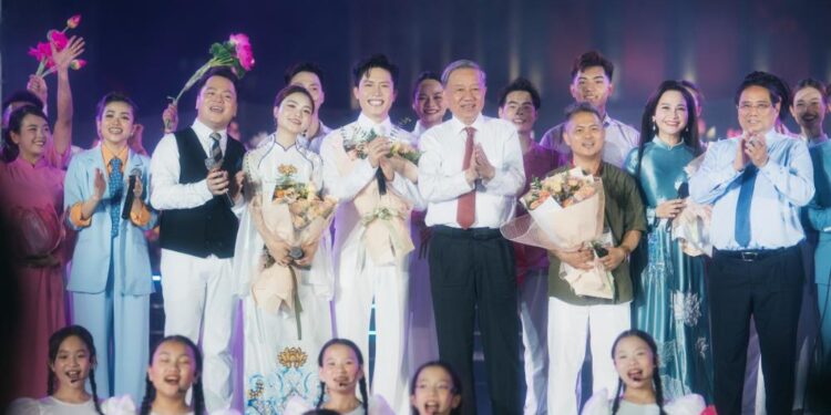 Anh Tú mang sáng tác mới “Người Là Hồ Chí Minh” trình diễn trong chương trình kỉ niệm 135 năm Ngày sinh Chủ tịch Hồ Chí Minh