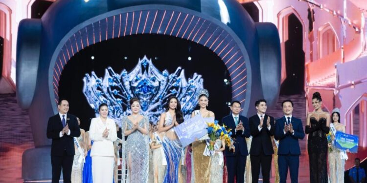 Vẻ đẹp kiêu sa của Hoa hậu Hoàng Thanh Nga trong những thiết kế dạ hội tinh tế