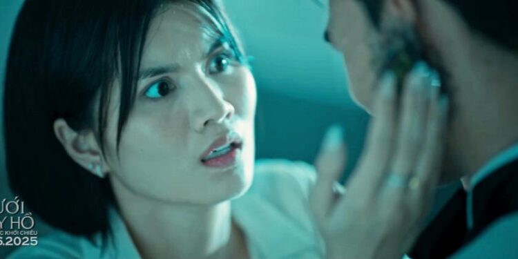 Phản diện song trùng ra tay tàn bạo trong Dưới Đáy Hồ