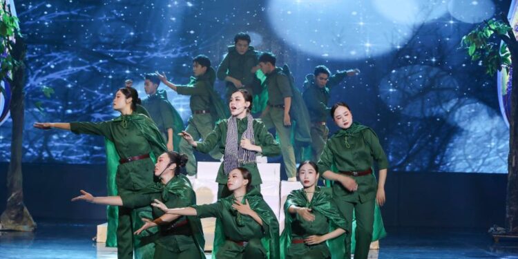 Giám khảo Đình Văn dành lời khen đặc biệt cho tài năng hát và diễn xuất của Đang Đang