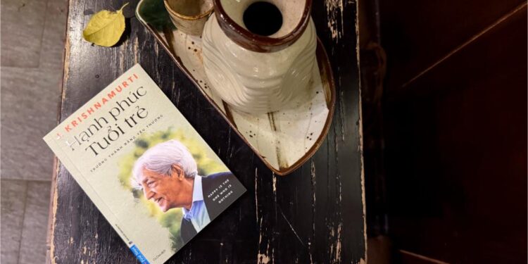 ‘Hạnh phúc tuổi trẻ’ – Cách để thoát khỏi cái bẫy thành công của mạng xã hội