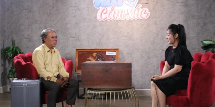 Nghệ sĩ Phương Bình sống xa vợ hơn 30 năm để theo đuổi đam mê nghệ thuật