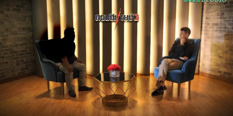 Người Thứ 3: Chồng phát hiện vợ chuyển tiền cho người tình trẻ nhiều lần