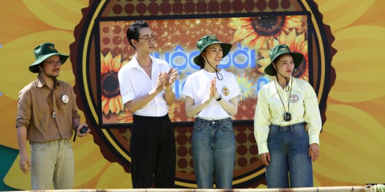 Cuộc đời nở hoa tập 9: Bé gái tan máu bẩm sinh và ước mơ của bé trai không hậu môn lấy nước mắt khán giả