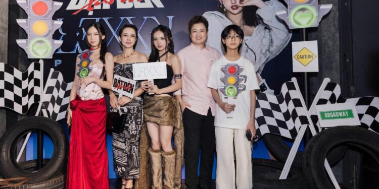 Thuý Hiền, Tú Dưa đến chúc mừng con gái LEXXY ra mắt MV Bật đèn xanh   