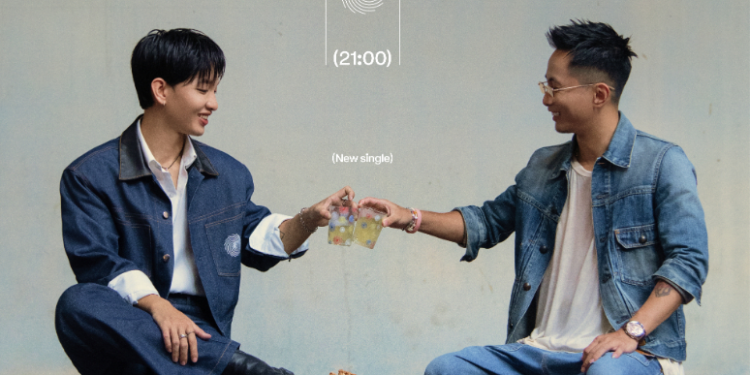 Hoàng Dũng khiến fan hào hứng khi tự “đào lại” loạt ảnh cũ trước thềm ra mắt Giữ Anh Cho Ngày Hôm Qua