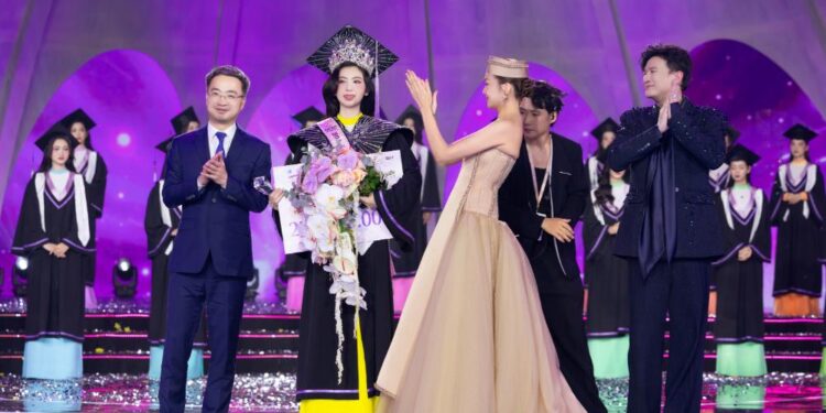 Dược Sĩ Tiến kiến tạo đêm chung kết Hoa khôi Sinh viên Việt Nam 2024 đầy bùng nổ và ấn tượng