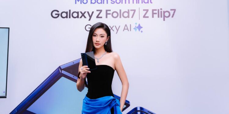 Galaxy Z Fold7 ‘được lòng’ người nổi tiếng và khách hàng Việt nhờ đâu?
