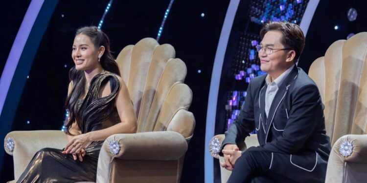 Phương Trinh Jolie ngẫu hứng song ca cùng “bản sao” danh ca Phương Dung, khẳng định thí sinh 10 điểm “không có nhưng”