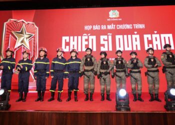 Dàn nghệ sĩ nam đình đám sẽ nhập vai các chiến sĩ CAND thuộc lực lượng Cảnh sát Phòng cháy, chữa cháy, Cứu nạn, Cứu hộ và Cảnh sát Cơ động