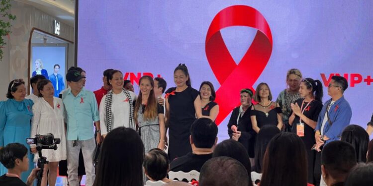 Nhiều nghệ sĩ đồng hành cùng cộng đồng sống chung với HIV 