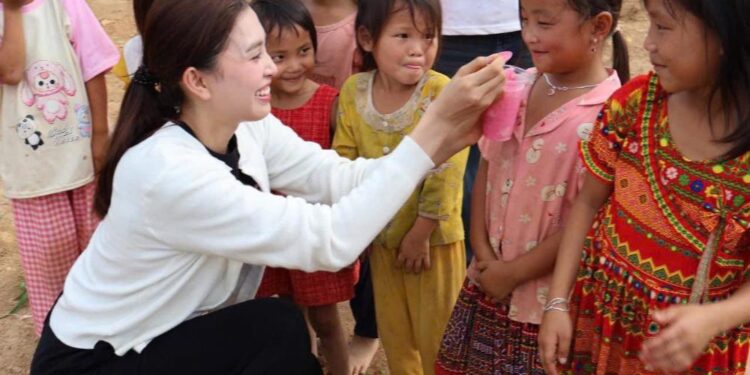 Hoa hậu Tiểu Vy cải thiện điều kiện sống cho trẻ em tại Vĩnh Long
