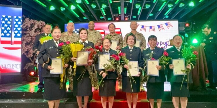 Hoa hậu Kim Hồng chia sẻ cảm xúc khi diễu hành trong ngày Quốc khánh nước Mỹ