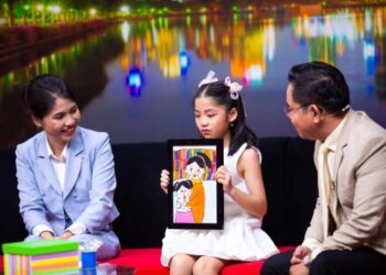 Đằng sau thói quen bóc da tay của Tuệ Lâm là cả một tuổi thơ chất đầy áp lực