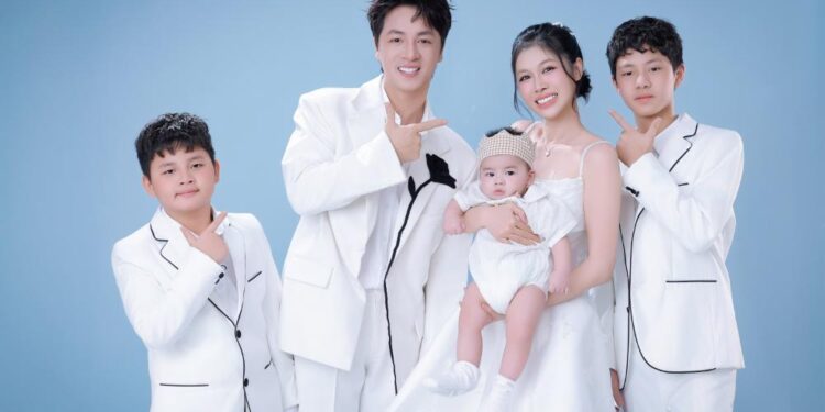 Làm mẹ bỉm 3 con, bà xã Đăng Khôi vẫn ngọt ngào tựa nàng thơ trong bộ ảnh sinh nhật